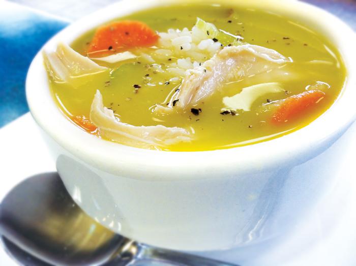 Một tô súp nóng giúp bổ sung năng lượng để đánh bại vi khuẩn