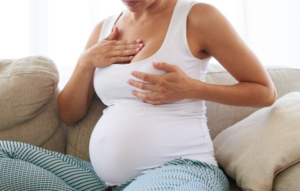 Một số u nang lành có thể xuất hiện ở ngực lúc mang bầu.
