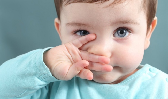 Phương pháp trị nghẹt mũi cho bé tại nhà không dùng thuốc
